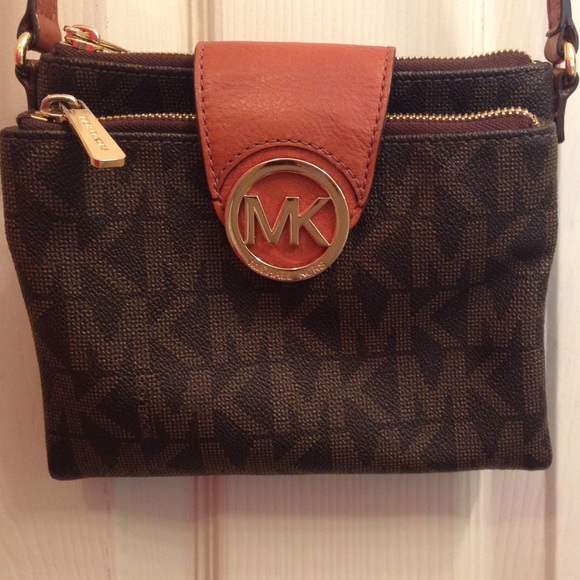 Michael Kors crossbody! ON HOLD