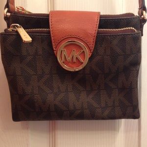 Michael Kors crossbody! ON HOLD