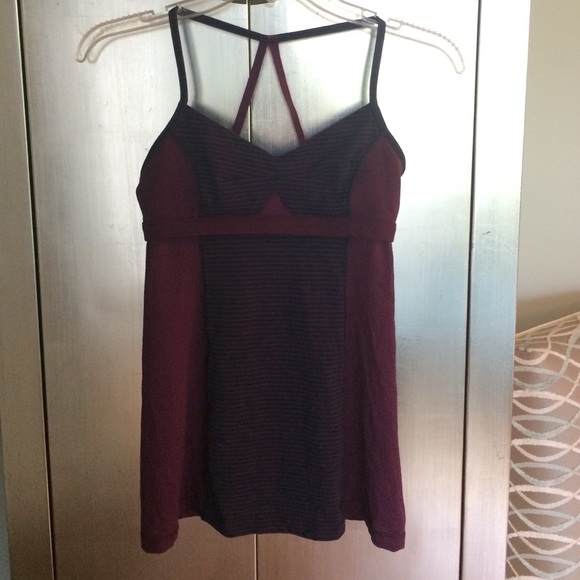 Lululemon maroon and navy workout tank