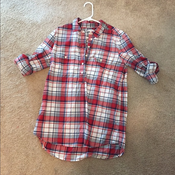 Lightweight tunic length plaid shirt