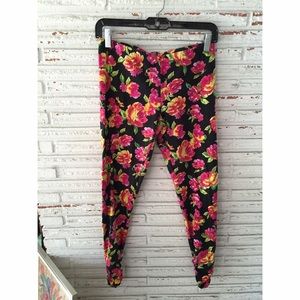 Victoria's Secret bright floral leggings 🌺🌸🌻🌼