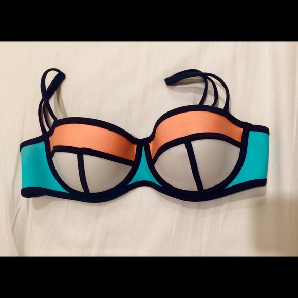 TRIANGLE SWIMSUIT WORN ONCE