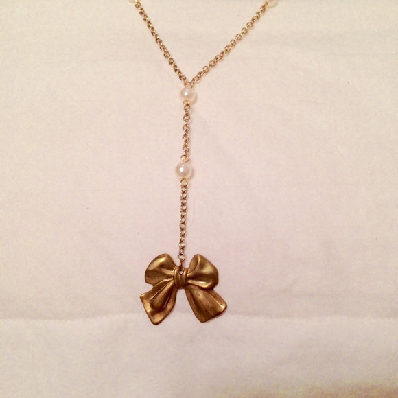Gold Bow Necklace with Pearls