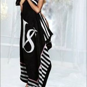 Nwt blanket by VS+gym bag by VS absolutely free