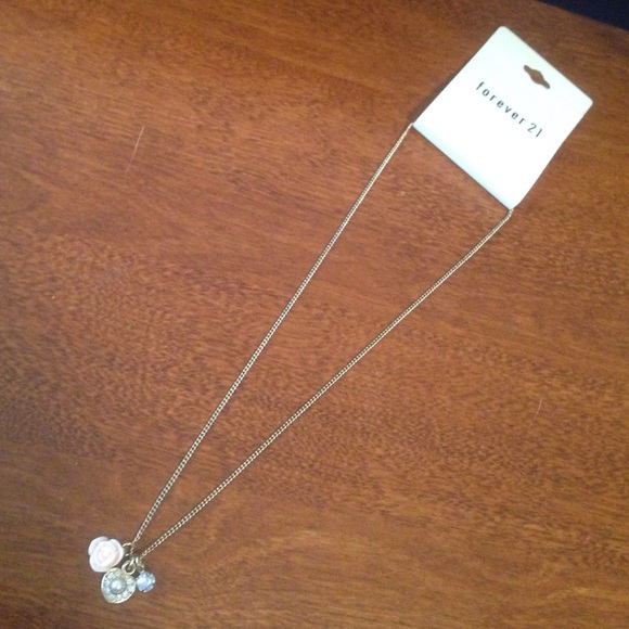 BRAND NEW 💖 F21 Classy Gold Necklace - Picture 2 of 3