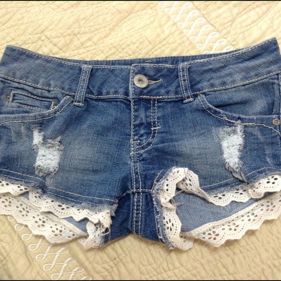 πHost PickπDistressed Shorts with Lace Detail - Picture 2 of 3