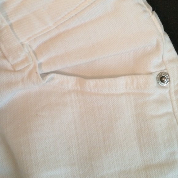 Shorts - Picture 3 of 3