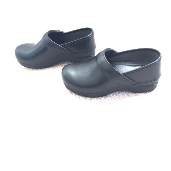 Dansko XP black shoes