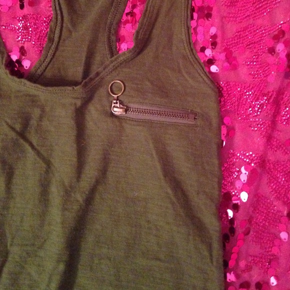 Green tee - Picture 2 of 2