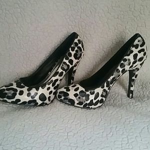 Adorable heels..