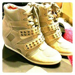 Sneaker wedges