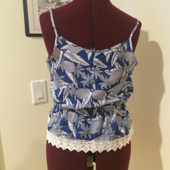 Pinapple top with lace bottom - Picture 3 of 4