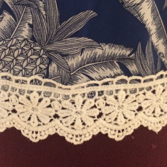 Pinapple top with lace bottom - Picture 4 of 4
