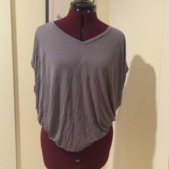 Grey purple flowey top - Picture 1 of 3