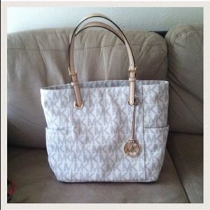 Authentic NWOT Michael Kors purse