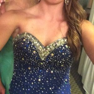 Gorgeous blue prom dress!!