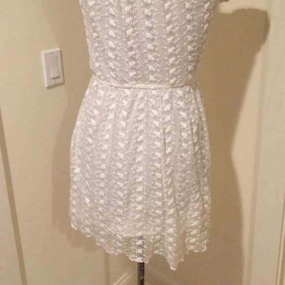 Flat topped bohemian white lace dress - Picture 4 of 4