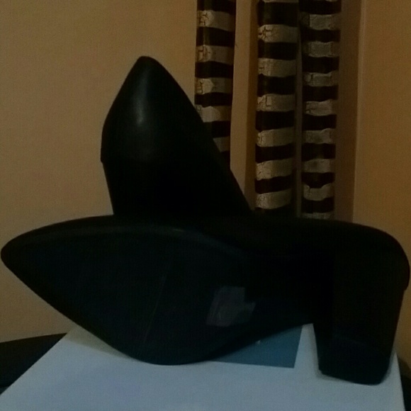 Shoes - Picture 4 of 4