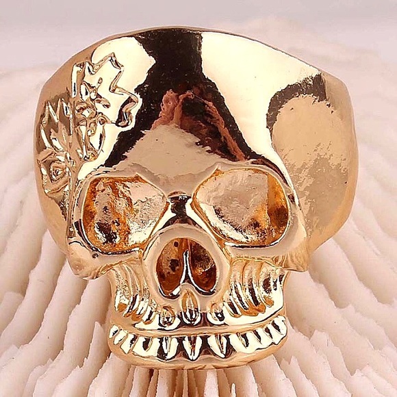 CLOSET CLOSING - Skull Ring