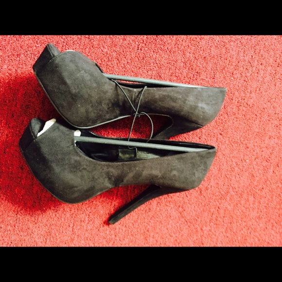 Black stilettos. Forever21. NWOT