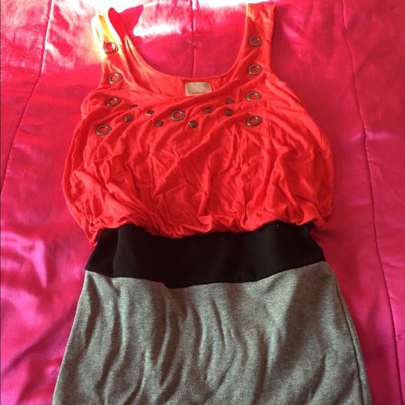 Petite Coral and gray club dress🎥