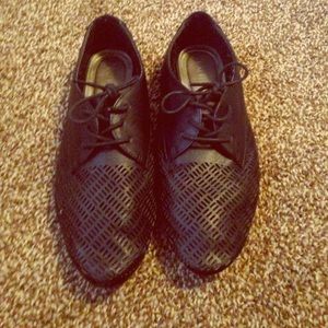 Simple black lace up shoes.