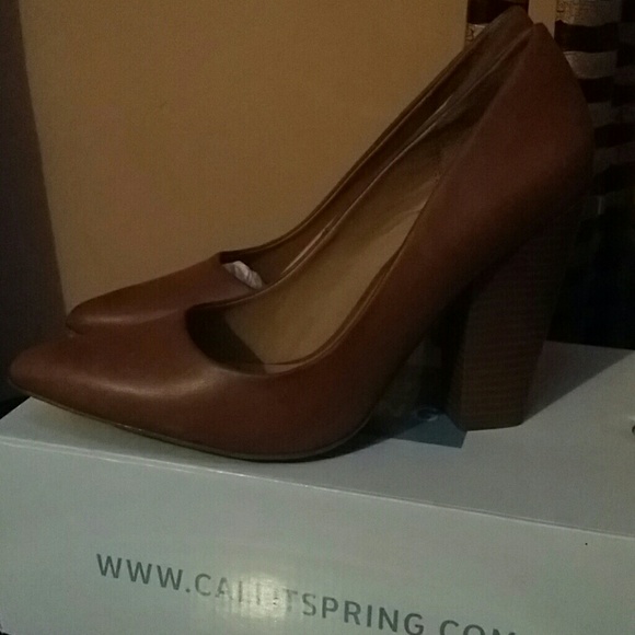 Tan color chunky heels - Picture 3 of 4