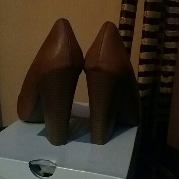 Tan color chunky heels - Picture 4 of 4