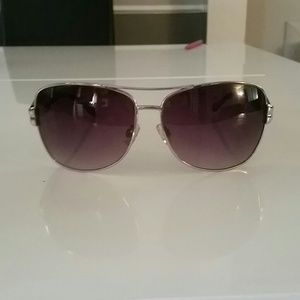 Jessica Simpson sun glasses
