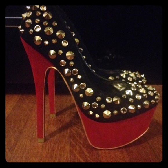 Alba gold spike platform heels