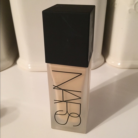 💐 FINAL SALE 💐 NARS All Day Luminous foundation