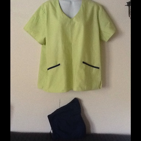 Tops - Picture 3 of 4