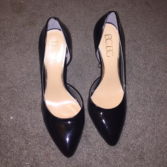 Black BCBG Paris Leather Pump only worn ONCE!