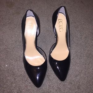 Black BCBG Paris Leather Pump only worn ONCE!