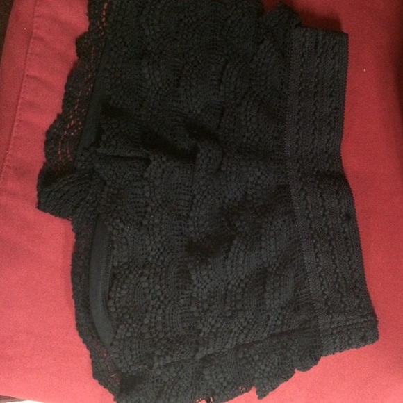 Limonata ruffled shorts