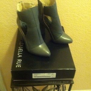 PRICE DROP**Heels 👠by Izabella Rue