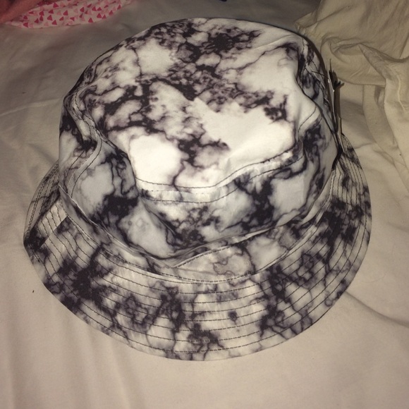 rue21 bucket hats