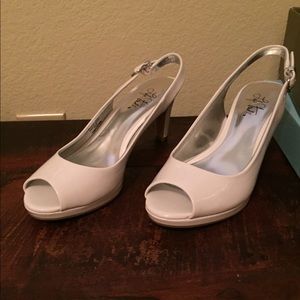 🎉 White high heels. Mint condition!