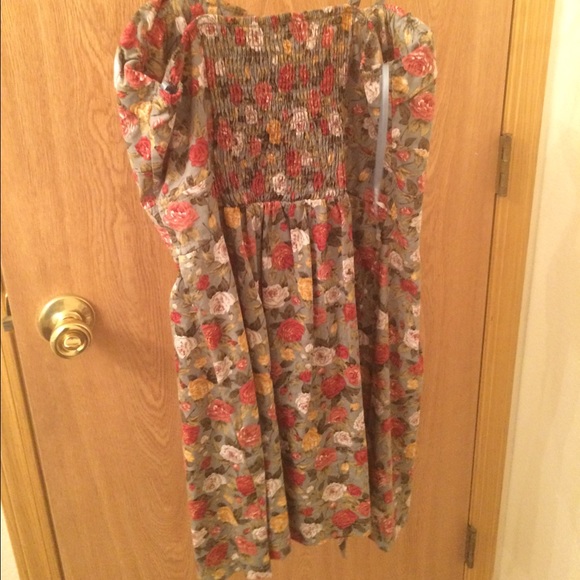 💐FLORAL BUTTON DRESS💐 - Picture 2 of 3