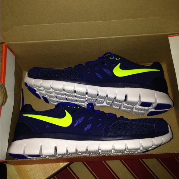 NIB Nike Cross Trainers
