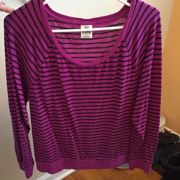 **sold in bundle***VS Pink long sleeve tee