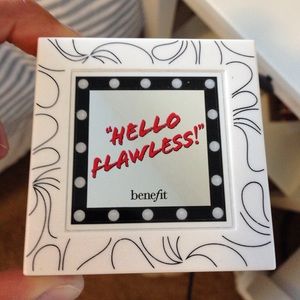 Hello Flawless Benefit Powder in Honey