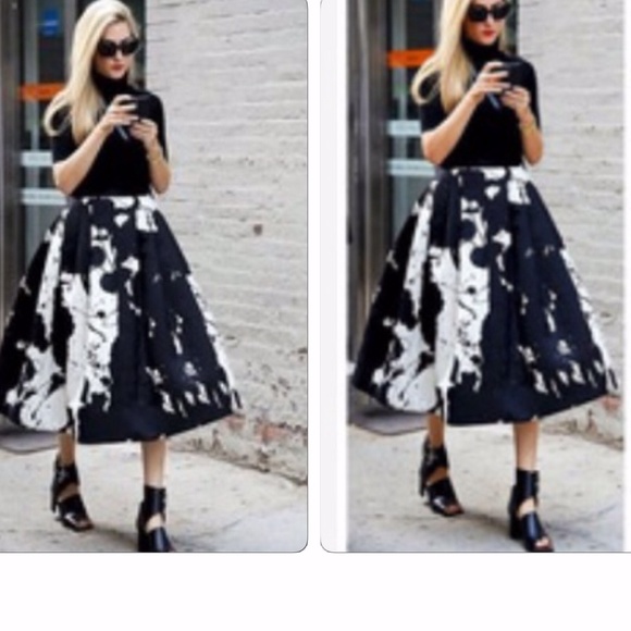 Dresses & Skirts - Beautiful vintage puffer skirt NWOT