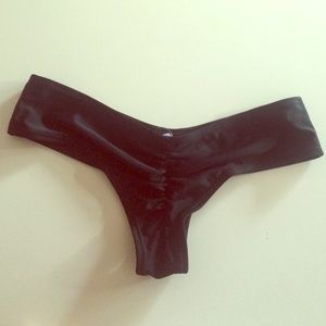 Black scrunch butt bikini bottoms