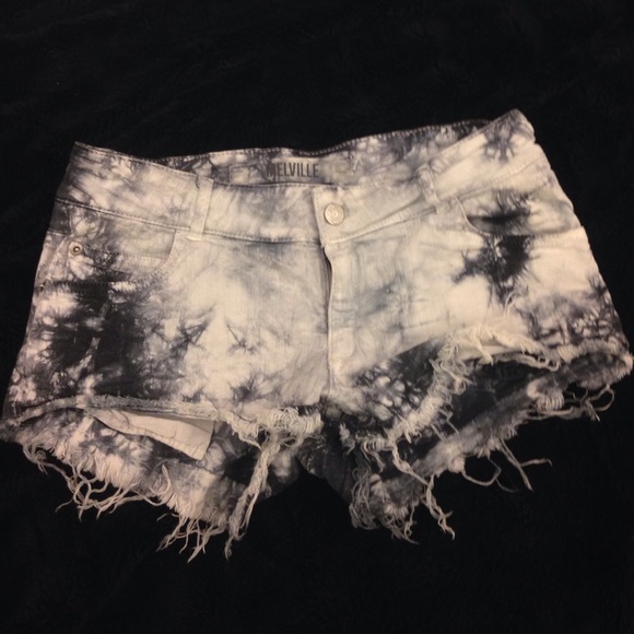 Brandy Melville shorts + FREE GIFT! 💝