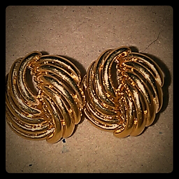 Beautiful and elegant gold plated earrings