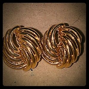 Beautiful and elegant gold plated earrings