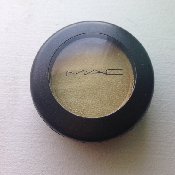 Gold Mac eyeshadow
