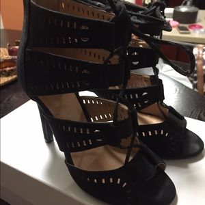 👠 Laser Cutout Black Heels👠