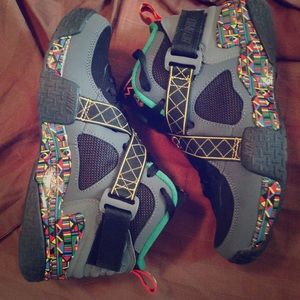 Nike Air Turf Raider Peace Concrete Jungle size 7